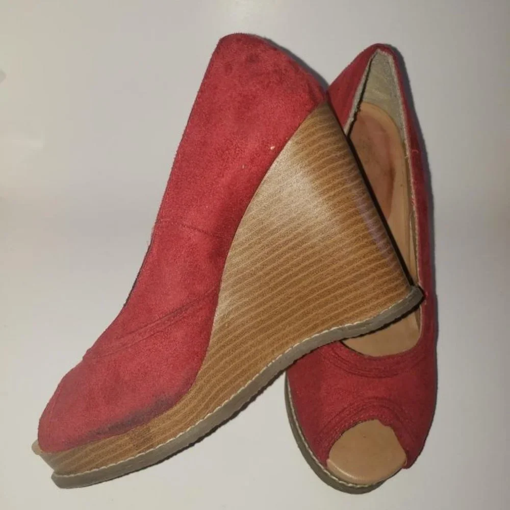 RED SHOES - Picture 3 of 4